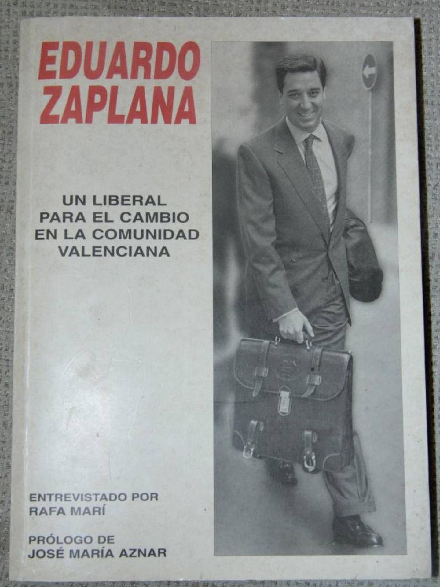 El libro 'Eduardo Zaplana, un liberal para el cambio' fue su tarjeta de presentación para la campaña de 1995 que le llevó a la Generalitat.
