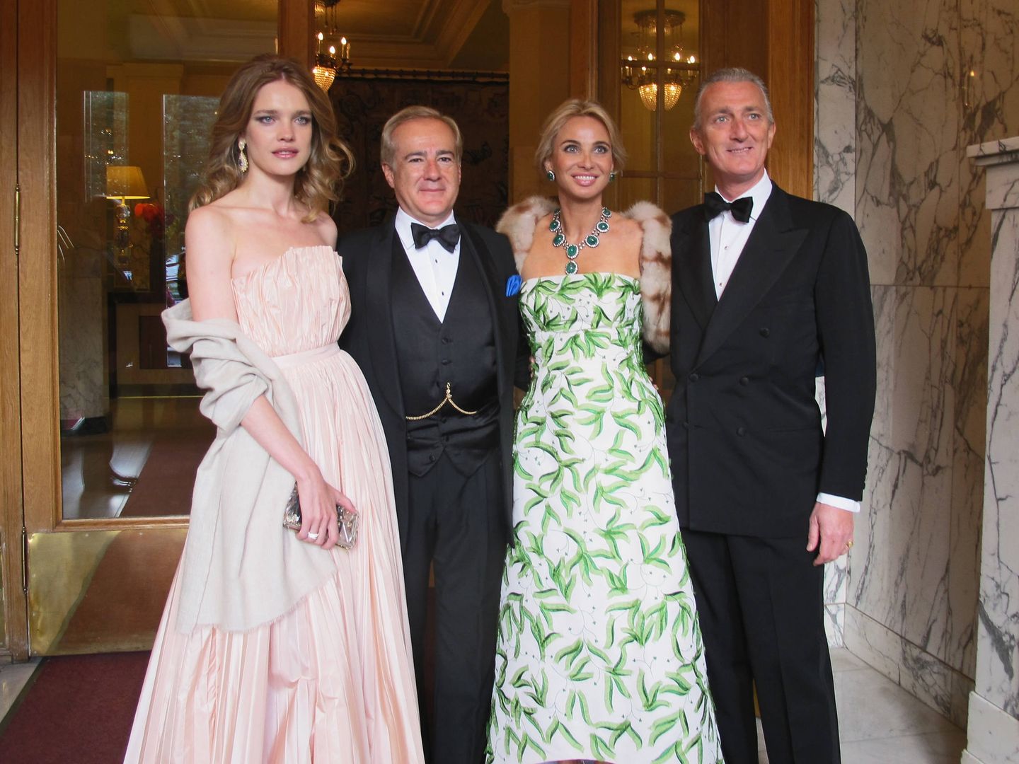 Natalia Vodianova, Allen Sanginés-Krause, Corinna zu Sayn-Wittgenstein y el príncipe Paolo Borghese, en 2014. (Getty)