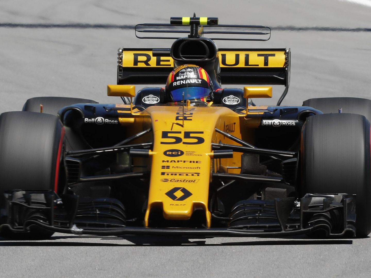 A cuatro carreras para el final, Carlos Sainz cambió Toro Rosso por Renault, escudería en la que correrá la próxima temporada. (EFE)
