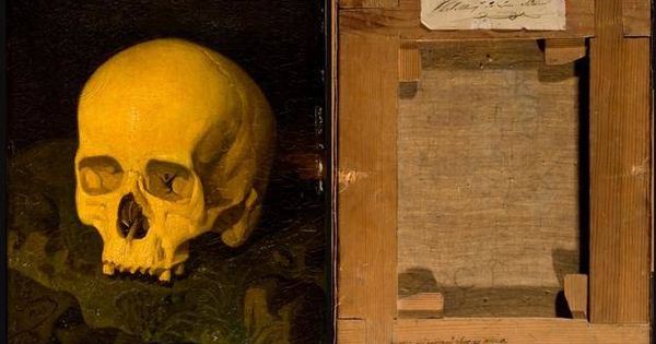 Foto: 'Vanitas', atribuido a Dionisio Fierros, y su reverso, con la leyenda: "Cráneo de Goya pintado por Fierros".