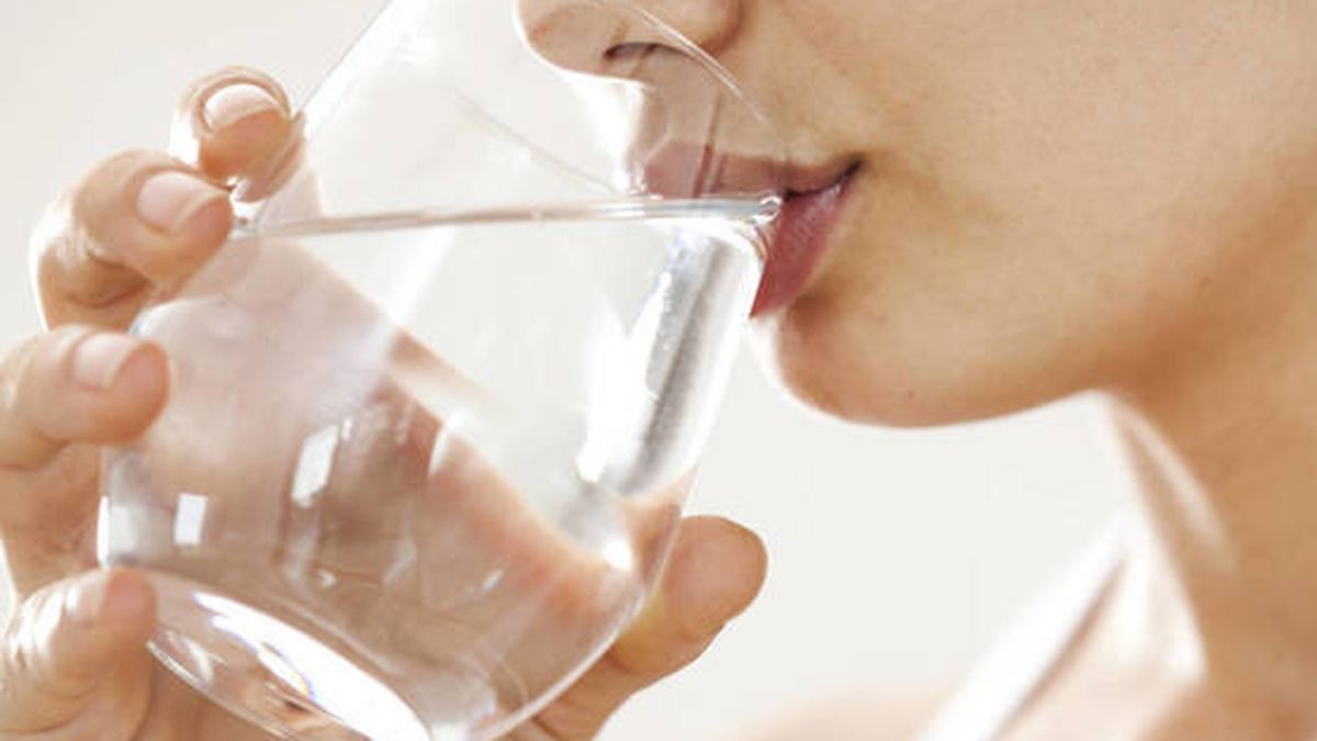 ¿Funciona la dieta japonesa de agua templada para adelgazar?