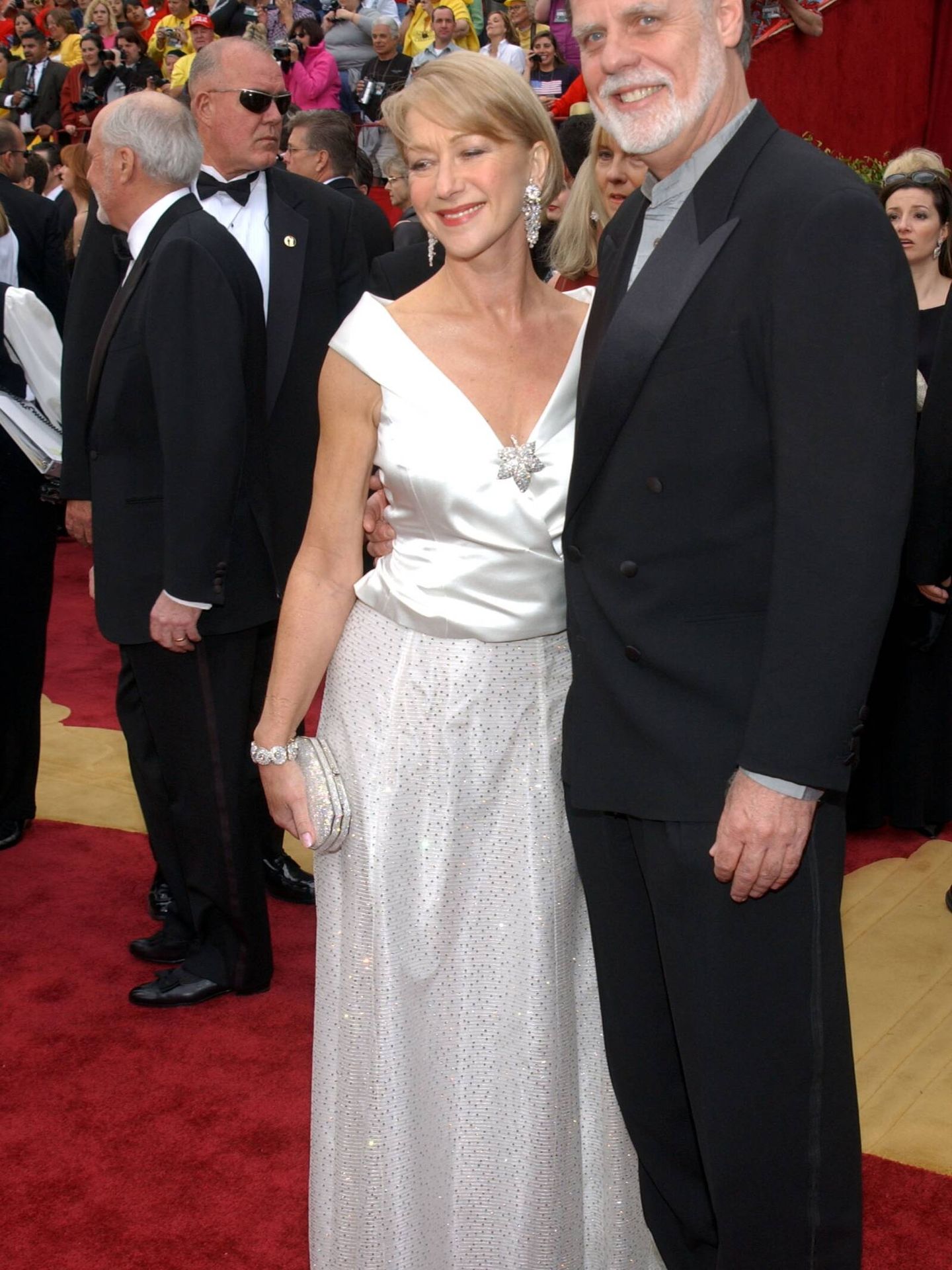  Helen Mirren y su marido, Taylor Hackford, en los Premios Oscar de 2002. (Getty)
