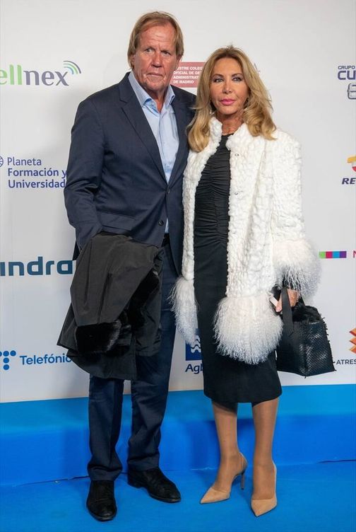 Matthias Kühn y Norma Duval, en una entrega de premios. (Europa Press)
