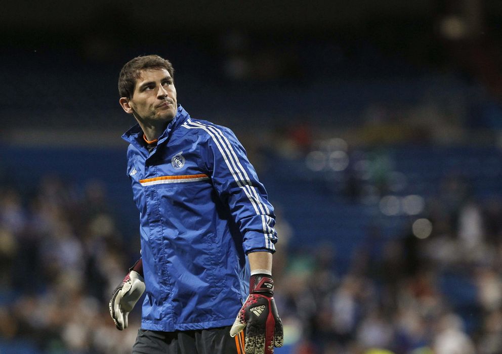 Foto: Iker Casillas, durante el calentamiento previo al duelo de Champions ante el Schalke en el Bernabéu.