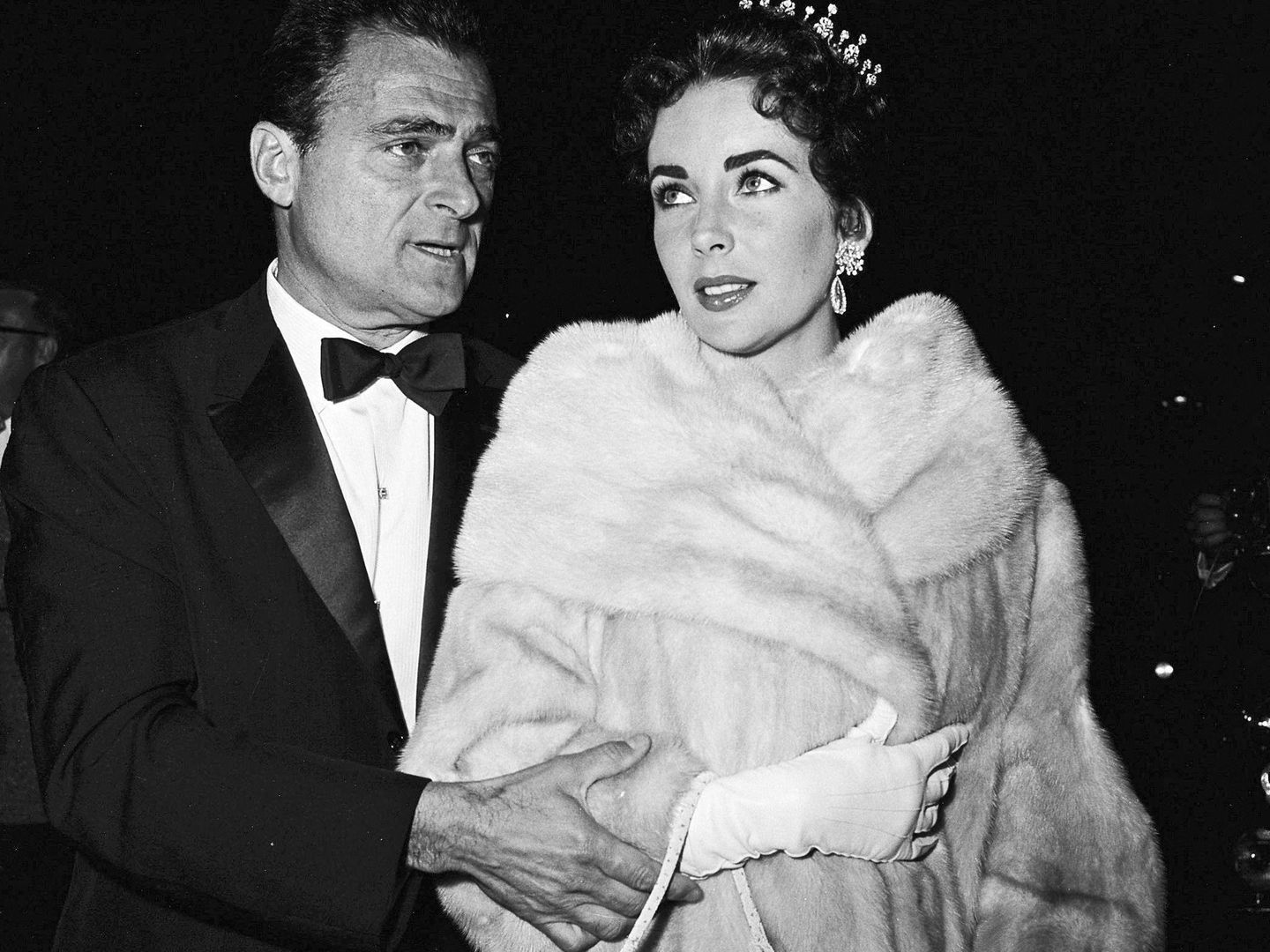 Elizabeth Taylor y el productor Mike Todd, en una imagen de 1950. (EFE)