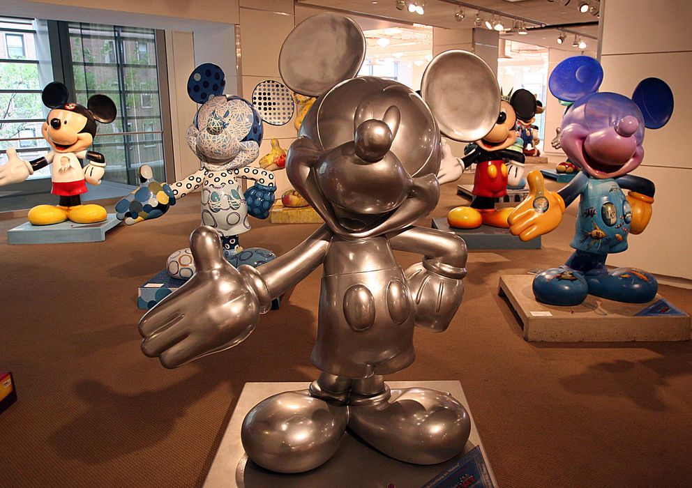 Foto: Estatuas de Mickey Mouse en Nueva York. (Rueters)