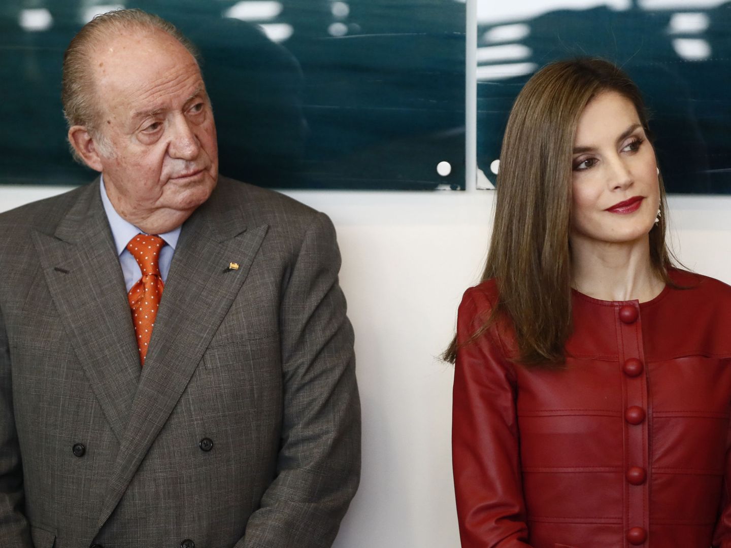 La reina Letizia, junto a su suegro, el rey emérito, Don Juan Carlos, durante el acto de la Fundación Reina Sofía. (EFE)