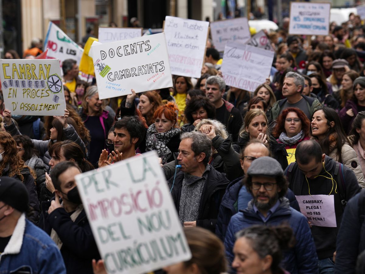 Foto: Huelga de profesores en Barcelona. (EFE/Alejandro García)