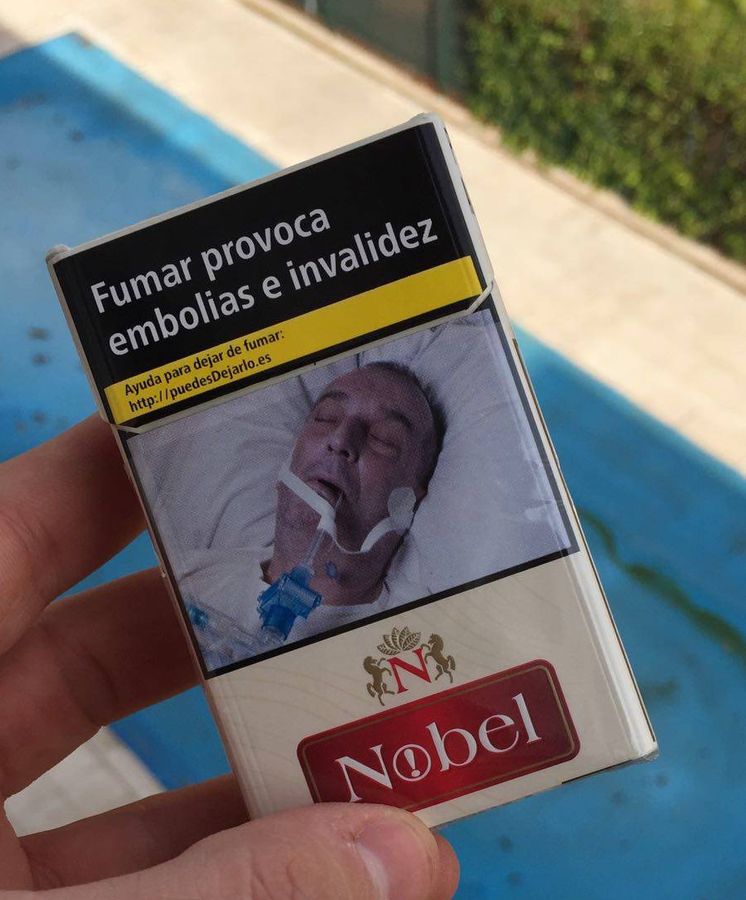 Foto: Imagen del denunciante impresa en el paquete de tabaco. (EC)