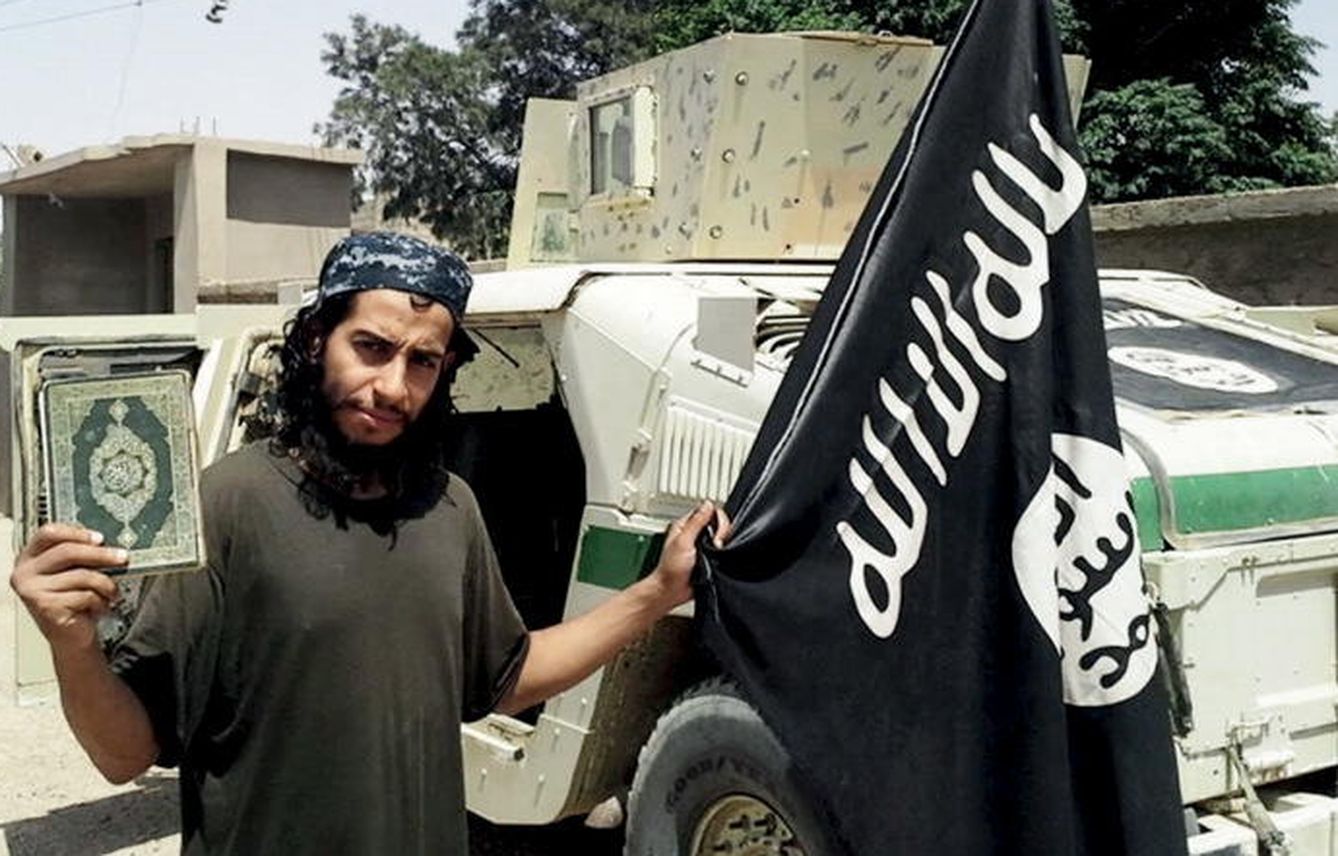 Foto de Abdelhamid Abaaoud publicada en la revista 'online' 'Dabiq', asociada a ISIS. Se cree que puede ser uno de los terroristas detrás de los atentados de París. (Reuters)