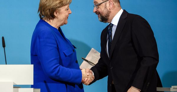 Foto: Merkel y Schulz escenifican su acuerdo en Berlín. (EFE)