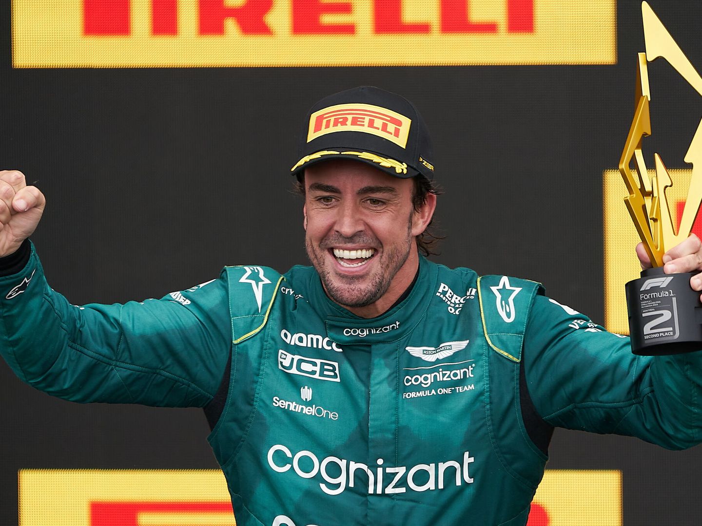 Fernando Alonso celebra subir al podio en el GP de Canadá. (EFE/Andre Pichette)