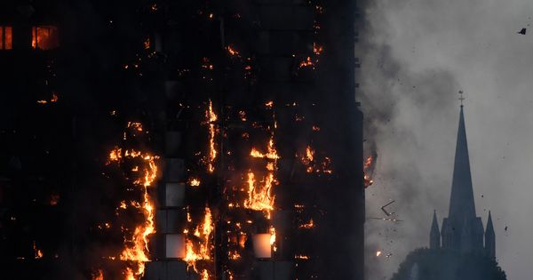 Foto: Imagen del incendio en la torre de 27 plantas. (Reuters)
