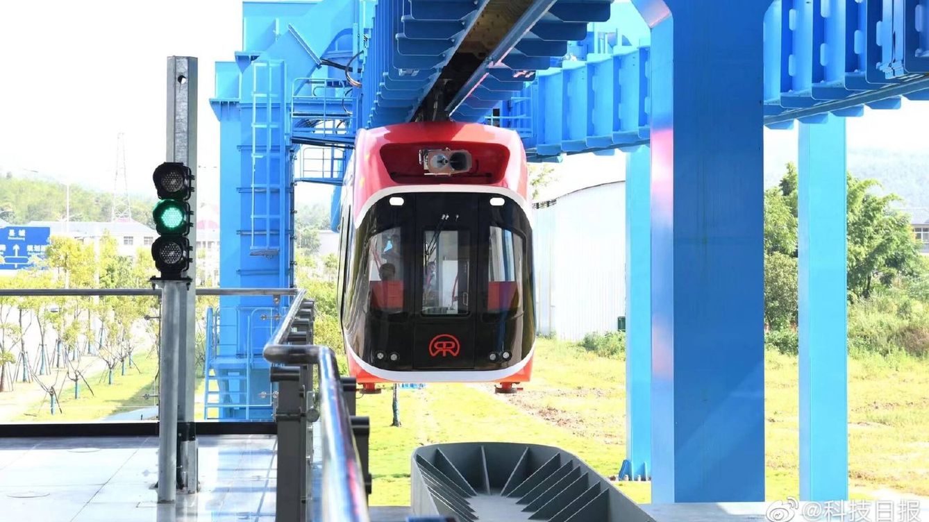 Foto: Un nuevo tren experimental que no necesita electricidad en sus imanes para flotar. (Xingguo.gov) 