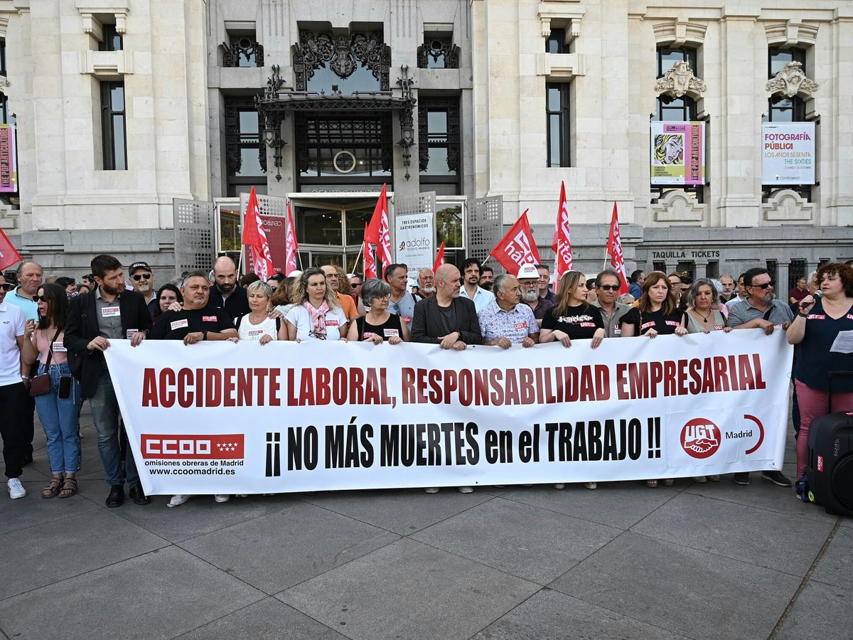 Foto: Manifestación contra los accidentes laborales convocada por CCOO y UGT en julio de 2022. (EFE)