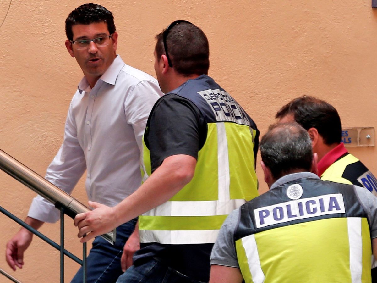 Foto: El expresidente de la Diputación de Valencia, cuando fue detenido en la operación Alquería. (EFE)