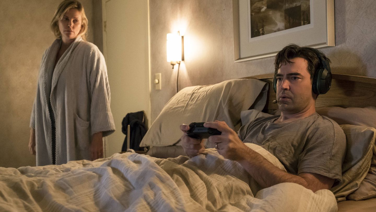 Charlize Theron y Ron Livingston en 'Tully'. (Universal) 