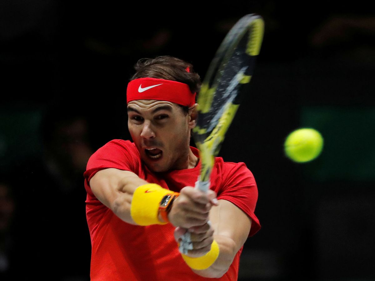 Foto: Rafa Nadal golpe una bola en la Copa Davis 2019. (Reuters)
