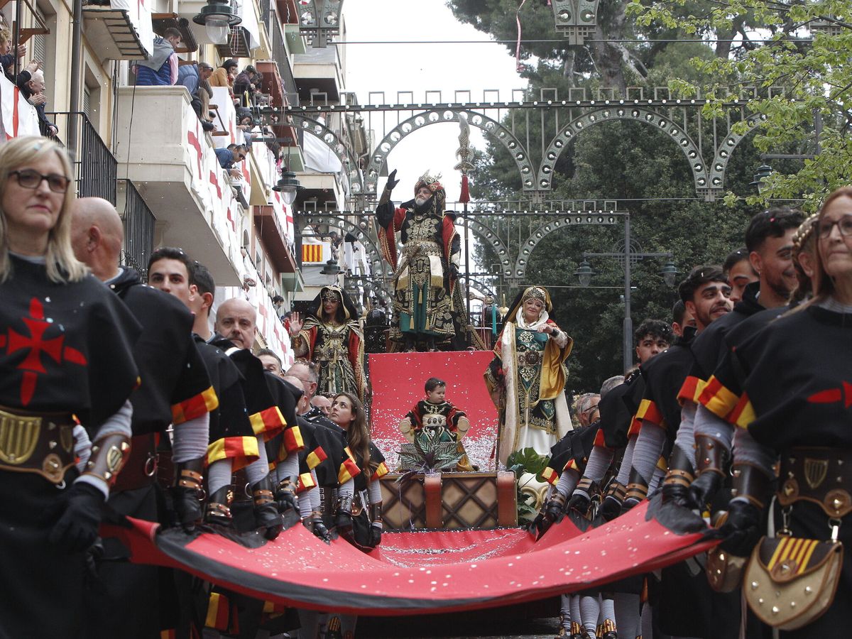 Foto: Fiestas de Moros y Cristianos de Alcoy (Alicante). (EFE/Pep Morell)