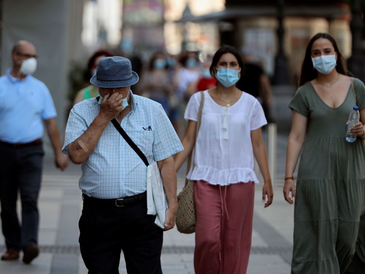 Foto: Madrid obliga a llevar mascarilla y registrará a clientes de terrazas