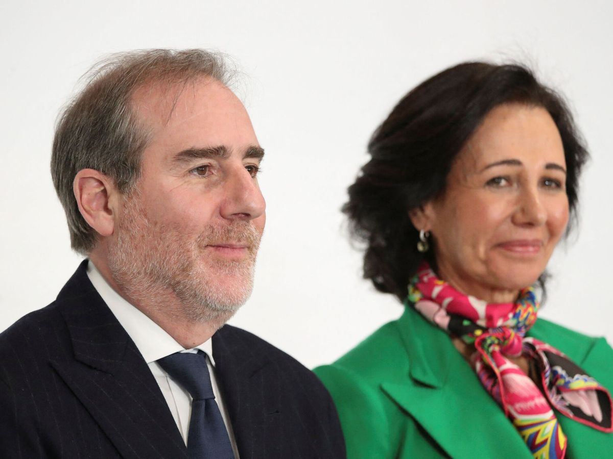 Foto: Ana Botín (d), presidenta de Santander, junto al CEO, Héctor Grisi (d). (Reuters/Violeta Santos)