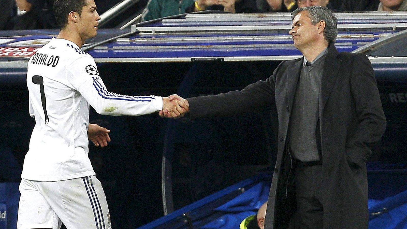 Foto: Cristiano Ronaldo y Jose Mourinho en un partido frente al Olympique de Lyon en 2011. (EFE)
