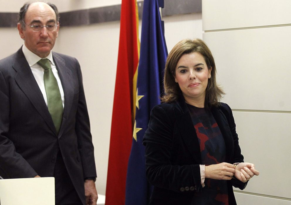 Foto: El presidente de Iberdrola, Ignacio Sánchez Galán, y la vicepresidenta del Gobierno, Soraya Sáenz de Santamaría. (EFE)