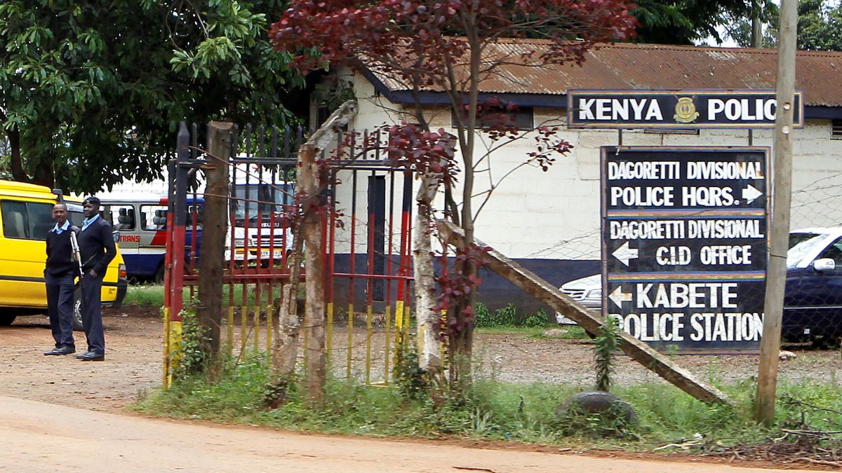  Un agente de policía de Kenia mata a su mujer y 5 personas más antes de suicidarse