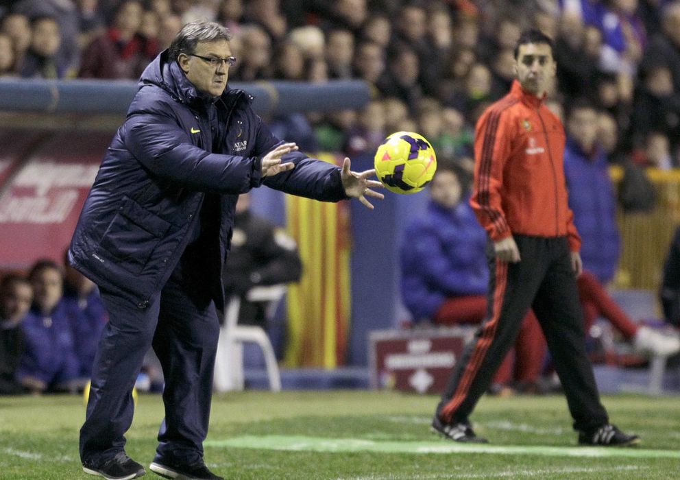 Foto: Martino, durante el partido Levante-Barcelona (Reuters)