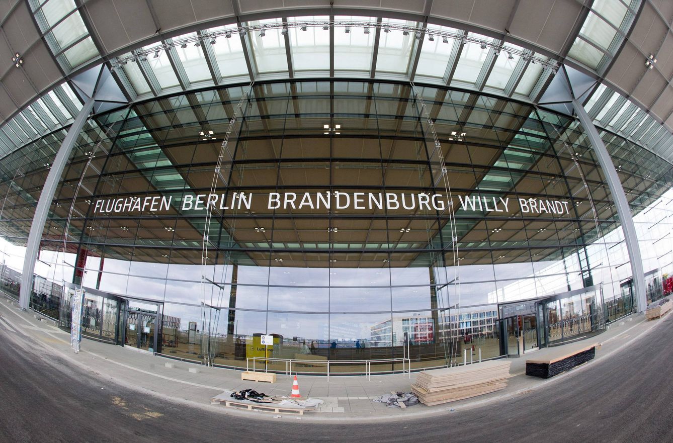 La entrada del futuro aeropuerto de Berlín, todavía en obras (Efe).