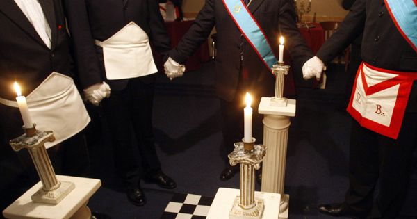 Foto: Masones franceses durante un ritual. (Reuters)