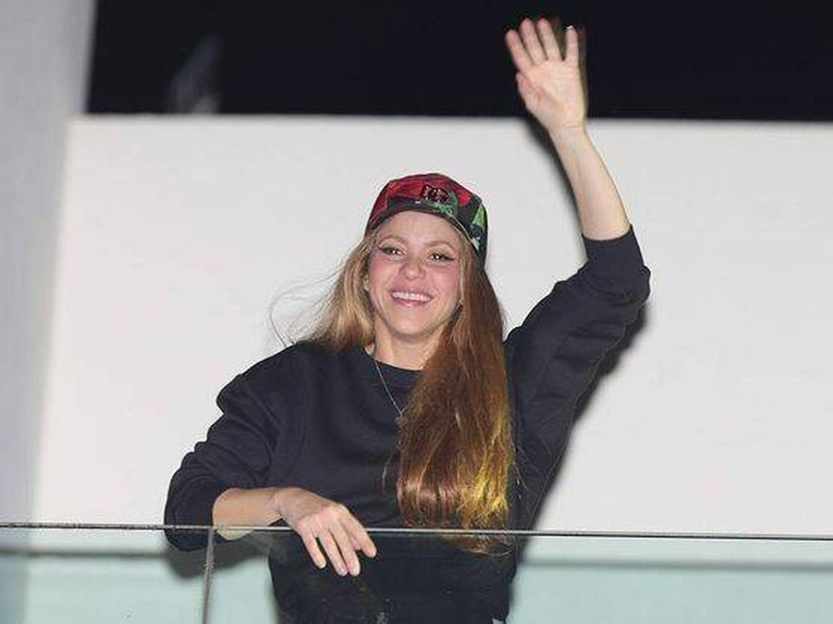 Foto: Shakira, en el balcón de su casa. (Gtres)