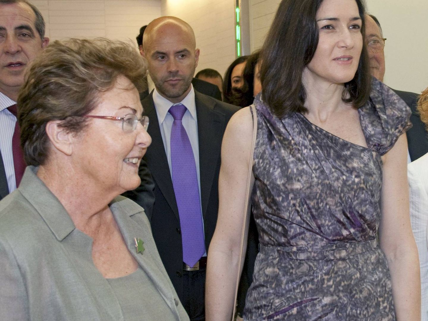 La galerista, con la entonces ministra de Cultura, Ángeles González-Sinde, en Cáceres. (EFE)