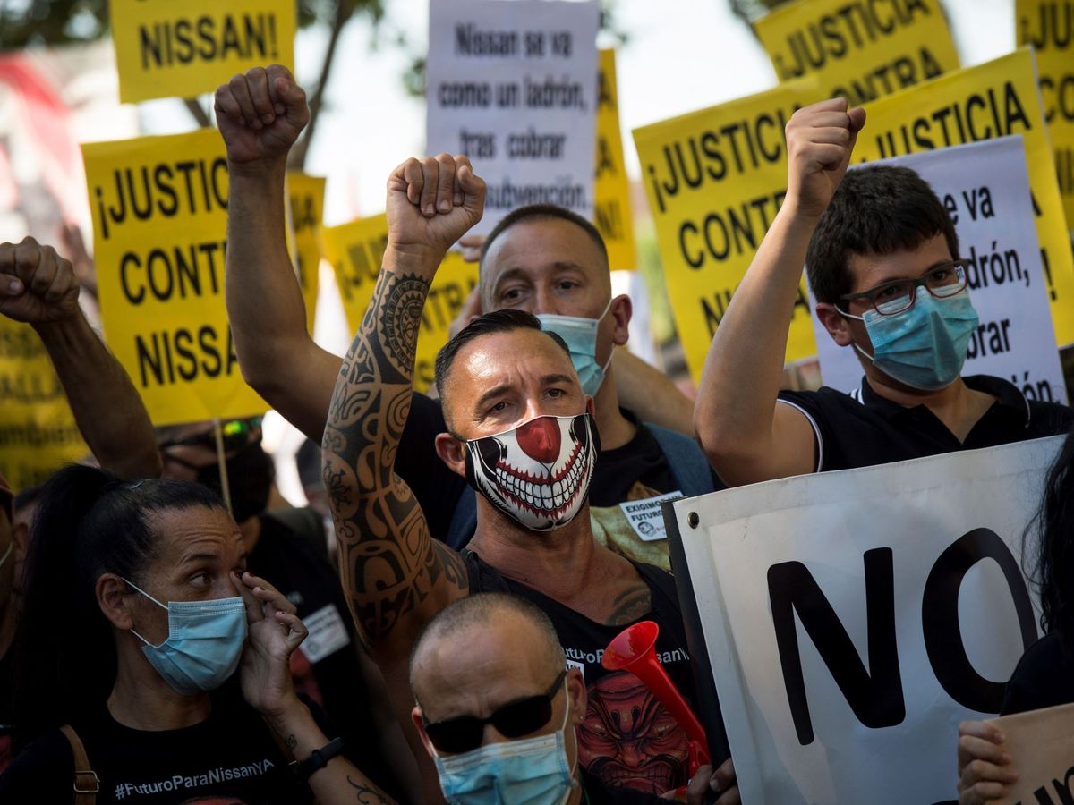Foto: Trabajadores de las plantas barcelonesas de Nissan se manifiestan en Madrid en contra del cierre de las fábricas de la compañía en Cataluña. (EFE)