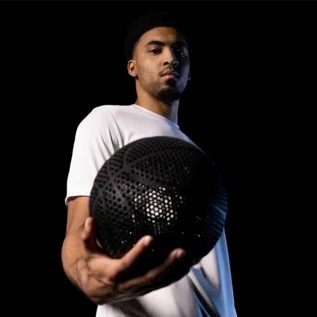 La nueva pelota de baloncesto que está probando la NBA no necesita aire