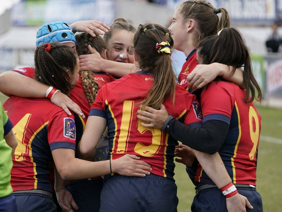 Foto: Las jugadoras celebran el triunfo. (Federación Española de Rugby)
