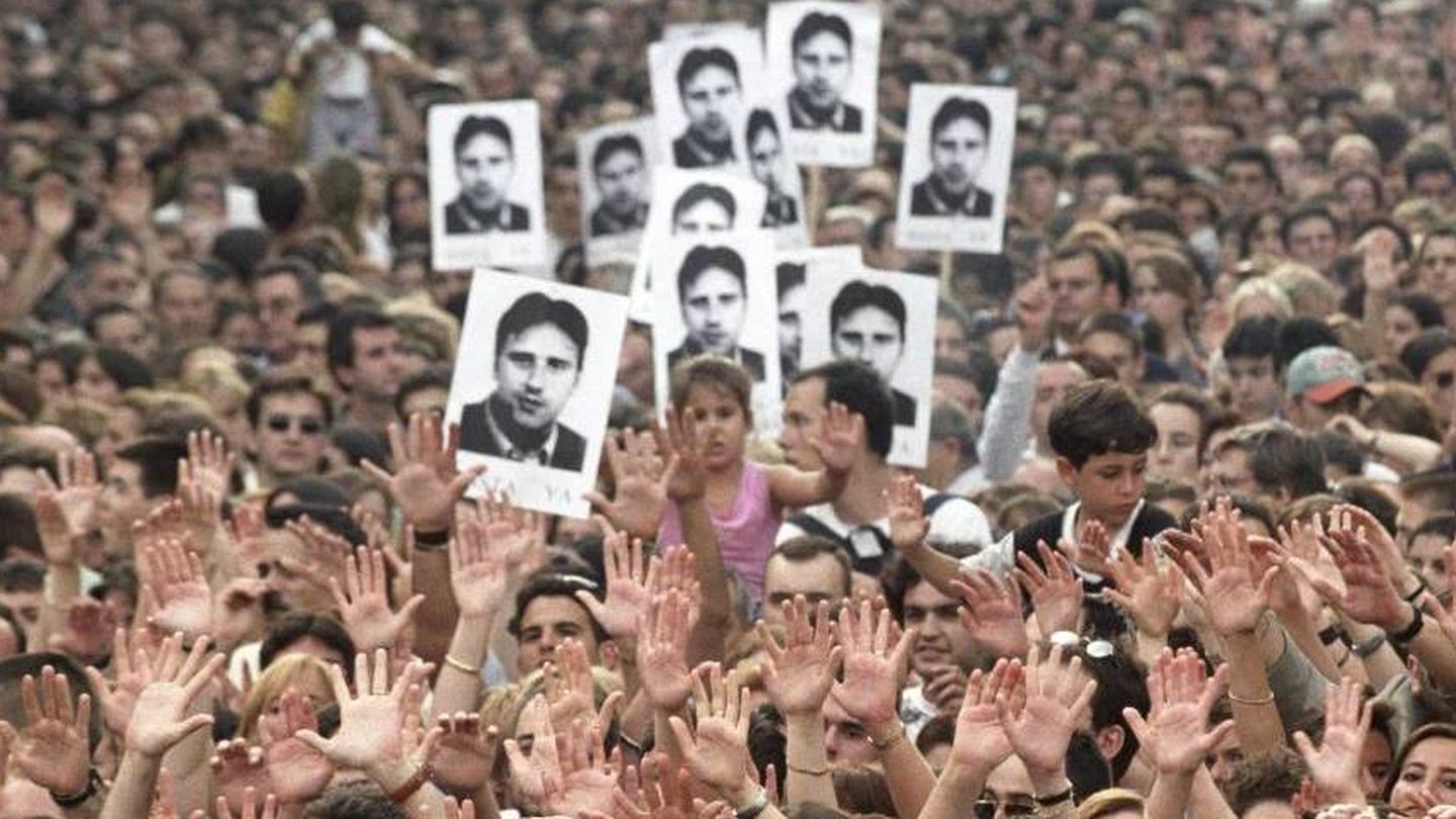 Miles de personas piden la liberación del edil del PP tras su secuestro. (Fundación Miguel Ángel Blanco)