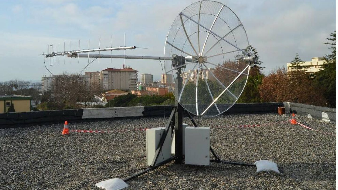 La antena instalada en la azotea del Ayuntamiento de la Línea. (Ayuntamiento de La Línea)