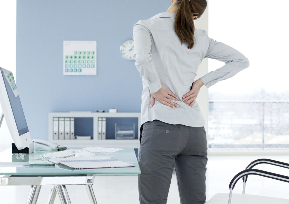 Foto: El dolor de espalda es la dolencia que causa más bajas laborales. (Corbis)