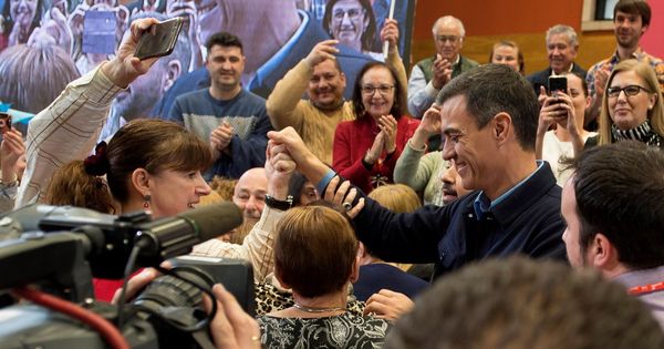 Foto: Pedro Sánchez, este 10 de febrero durante su mitin en Santander. (EFE)