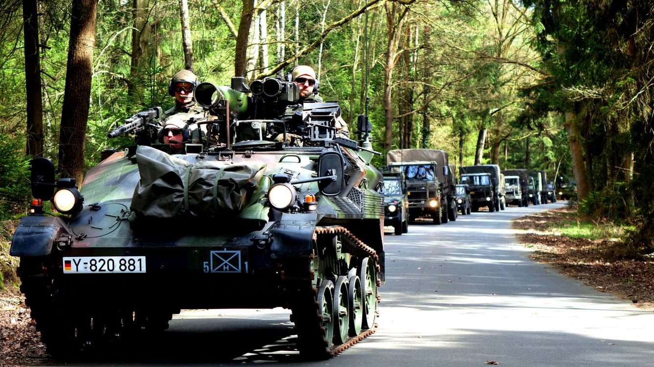Foto: Convoy alemán, durante los ejercicios previos a formar un Battlegroup de la UE. (EFE)