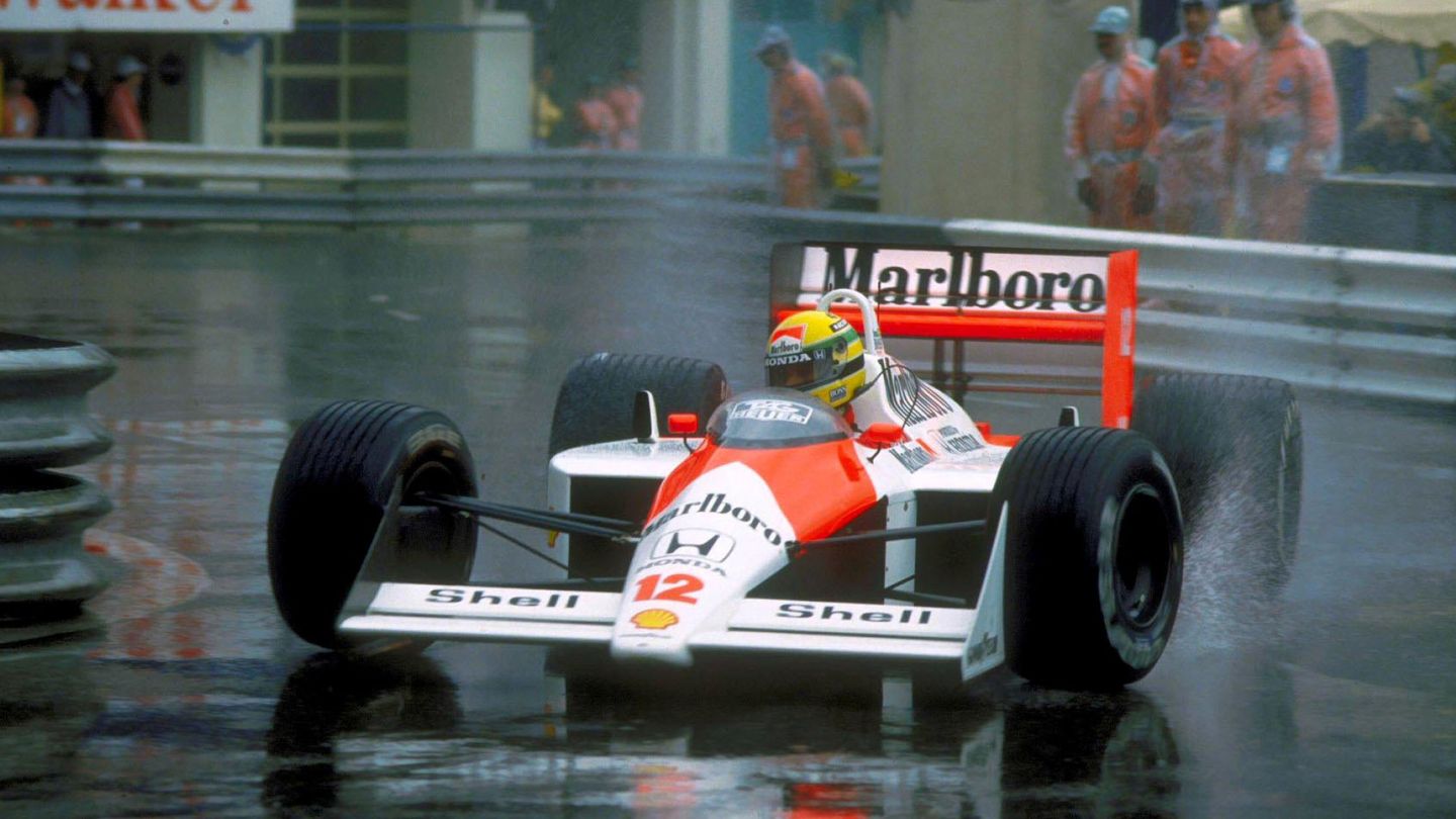 El McLaren-Honda de Ayrton Senna, antes de abandonar en el GP de Mónaco del Mundial de 1988. (REUTERS).