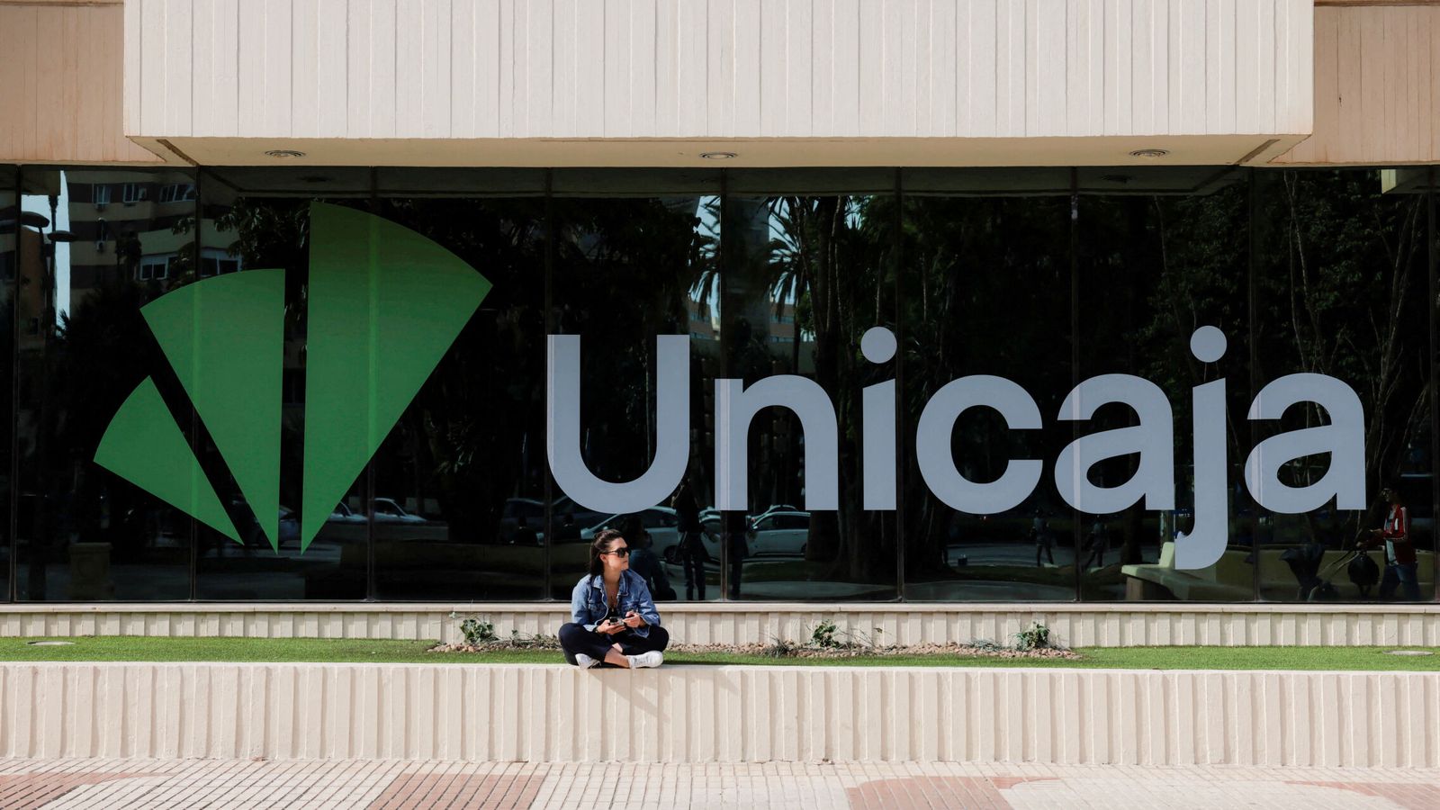 Unicaja gana 543 M hasta septiembre, un 8,1% más, y anuncia un dividendo de 6,42 céntimos