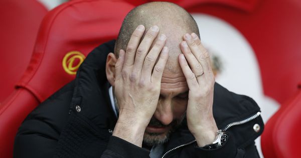 Foto: Pep Guardiola se lamenta durante la visita del Manchester City al Sunderland. (Reuters)
