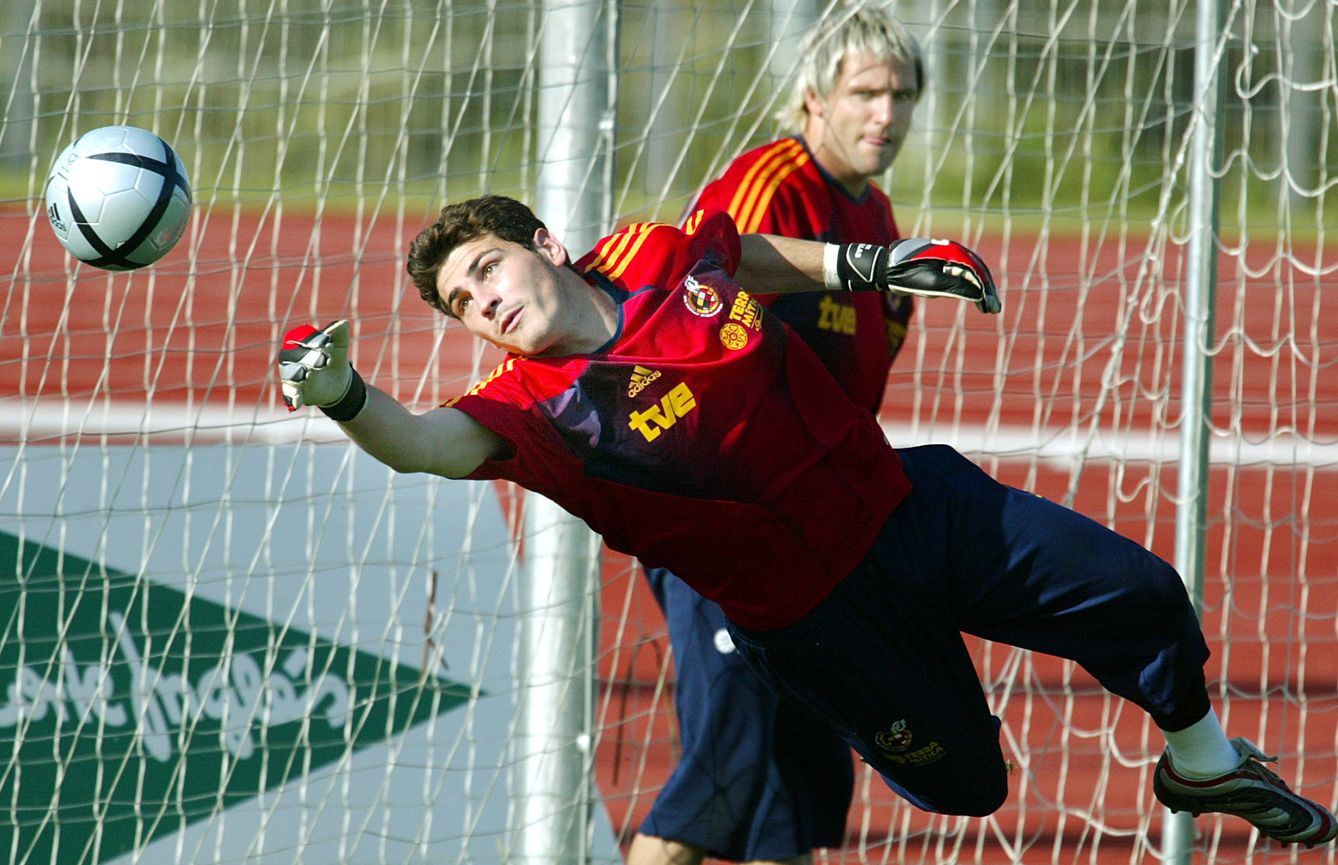 Casillas y Cañizares, en un entrenamiento de la selección española (Reuters)