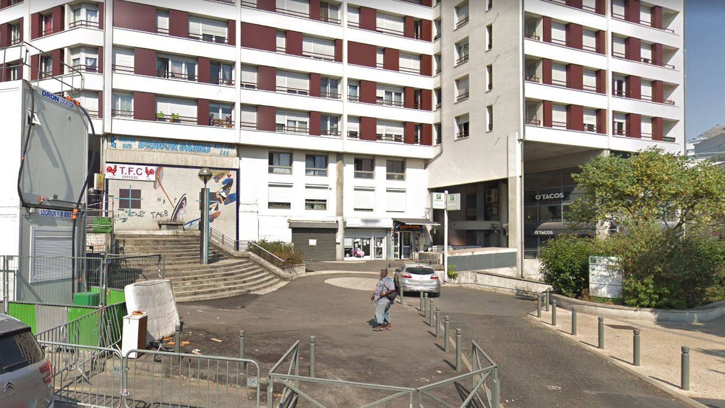 Imagen tomada en 2017 de la zona en Boulevard du Levant, al lado del centro comercial Arcades, en la Rue de la Piazza, en Noisy-le-Grand. (Google Maps)