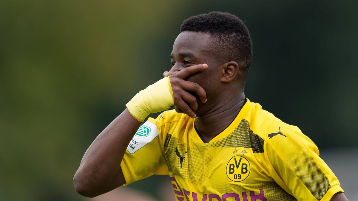 Moukoko, el niño prodigio del Dortmund: 13 goles con el juvenil... ¿con 12 años?