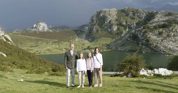 Foto: La Familia Real posa en el Lago Enol. (Limited Pictures)