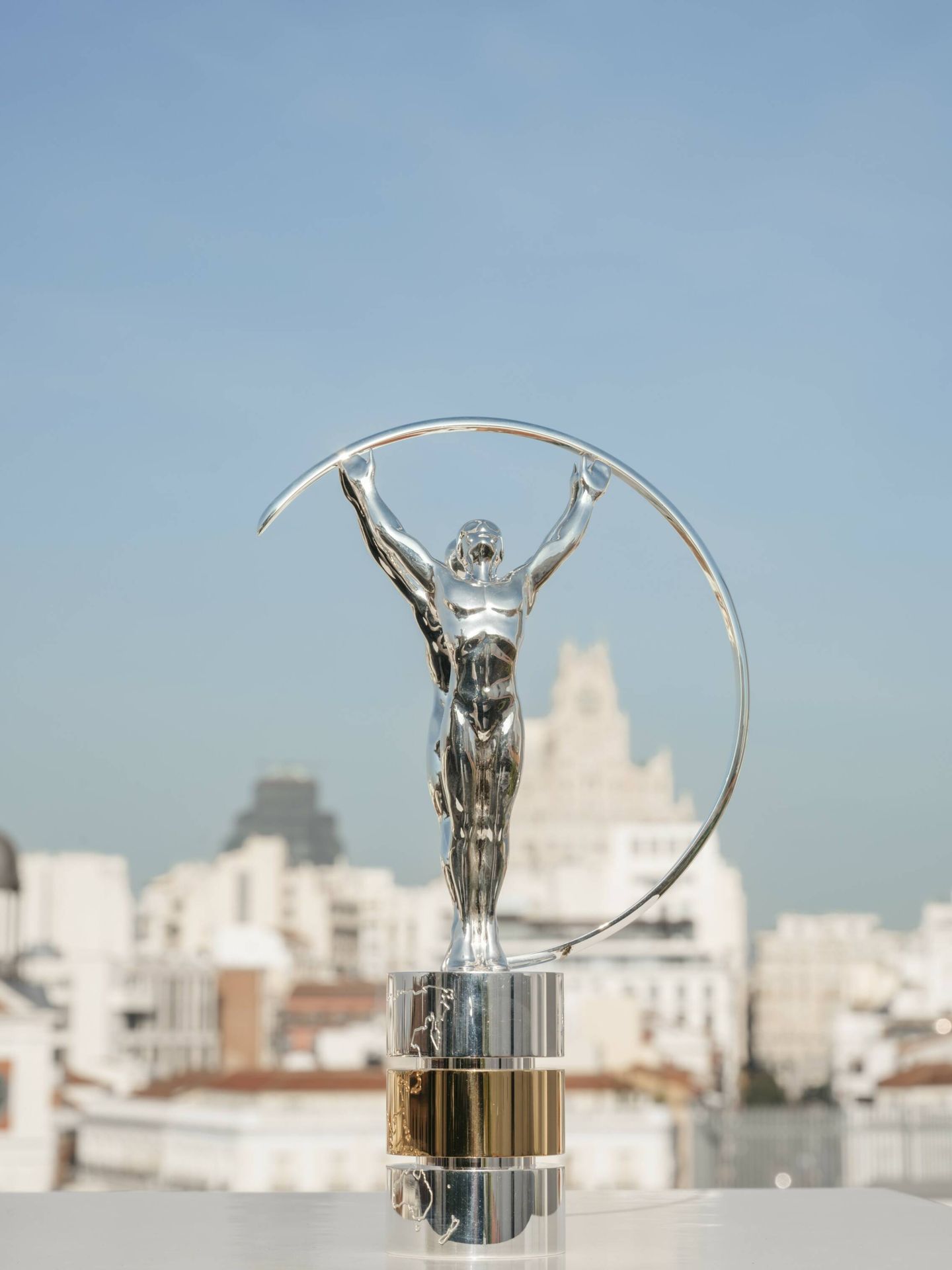 Estatuilla de los Premios Laureus del Deporte Mundial. (Cortesía)