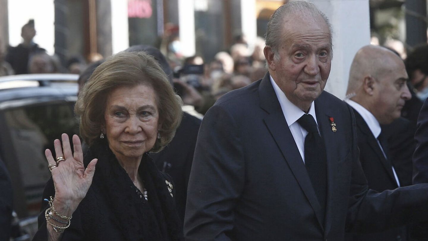 Don Juan Carlos y Doña Sofía, en una imagen de archivo. (EFE/YANNIS KOLESIDIS)